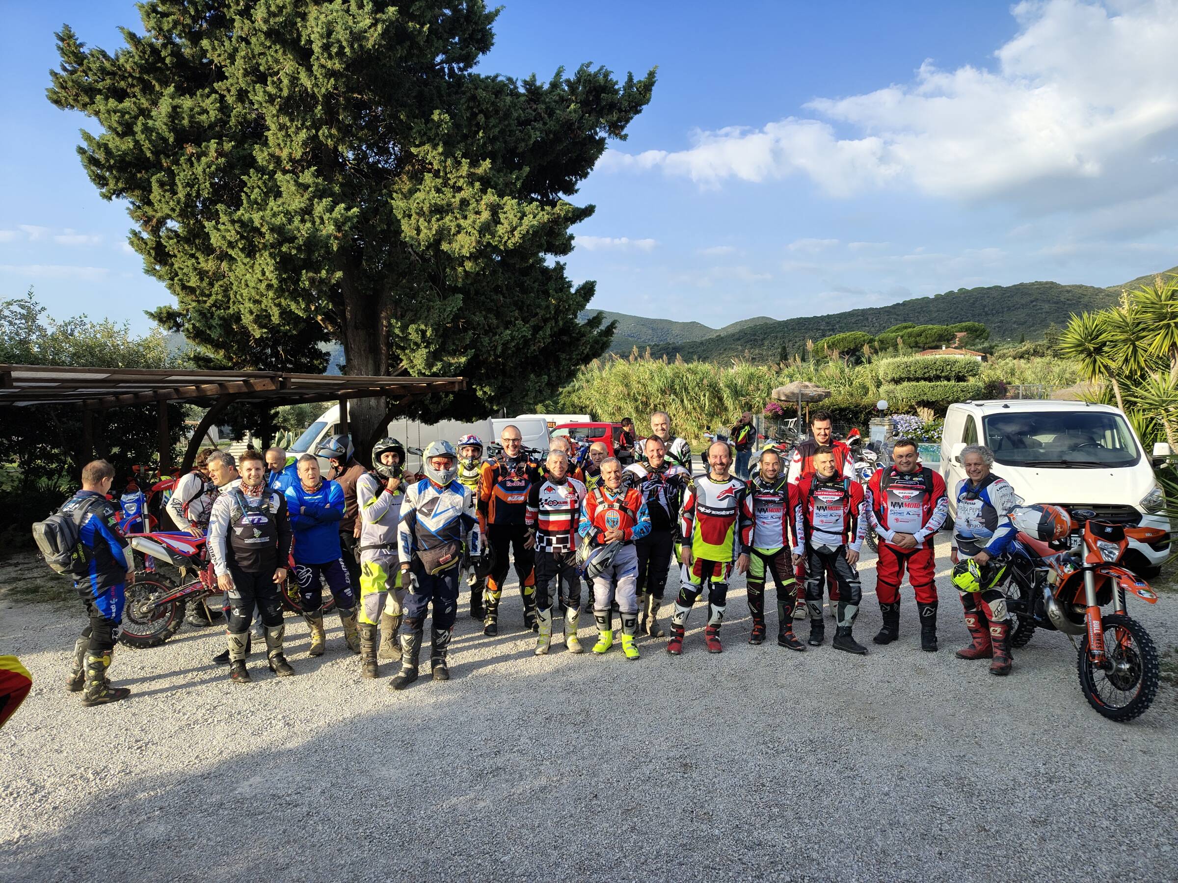 TOUR GUIDATO ISOLA D'ELBA ENDURO SPECIALISTICHE