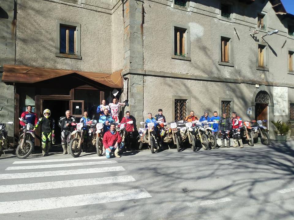 Tour guidato (privato) dall'Emilia alla Toscana con moto da enduro specialistiche